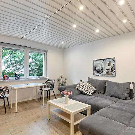 Kleines Haus Holiday home *